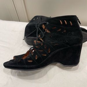 Gladiator Sandal D’Amour Des Pieds black suede wedge comfort, sandal